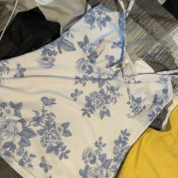 Laura Ashley Tops - 3/$30✨Laura Ashley Blue Floral Tank Top